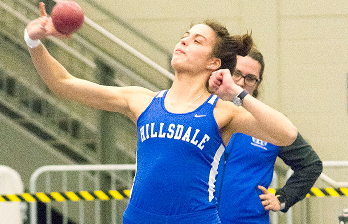 Throwers Show Progress for Women's Track at Youngstown