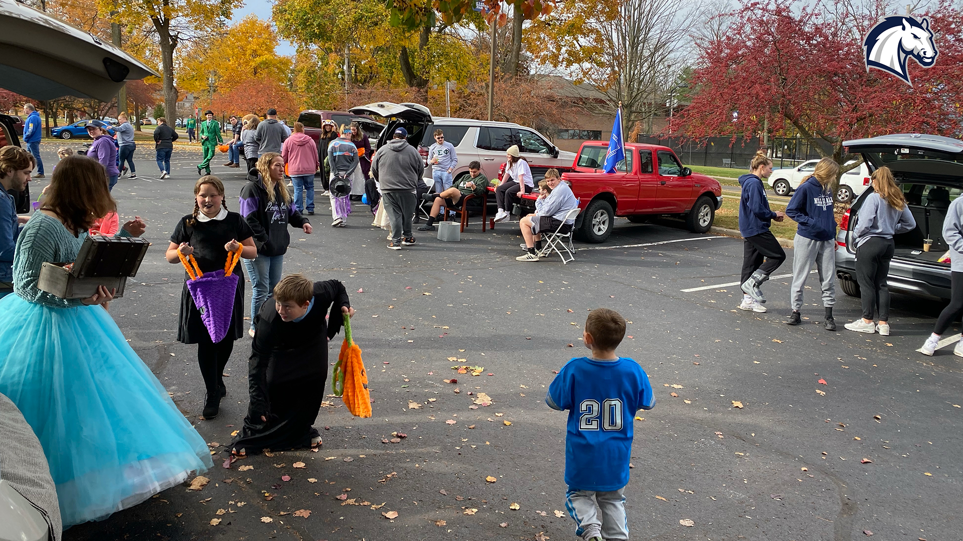 Hillsdale College SAAC hosts third annual Trunk-or-Treat