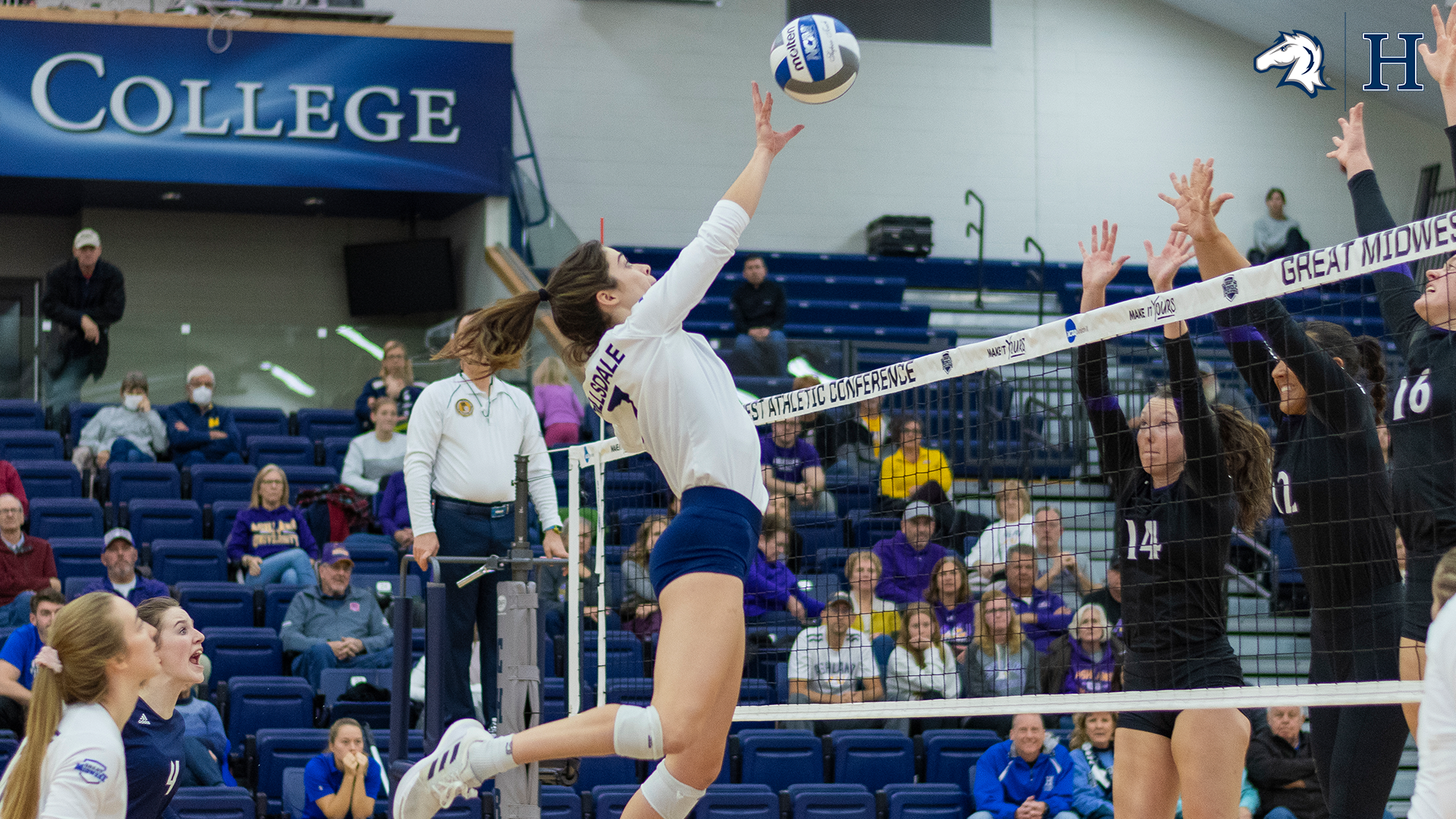 Chargers sweep Grand Valley St., advance to NCAA Midwest Regional Semis